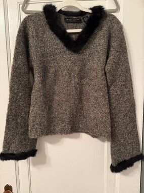 Willi Smith Gray Bouclé V-Neck Sweater with Black Faux Fur Trim